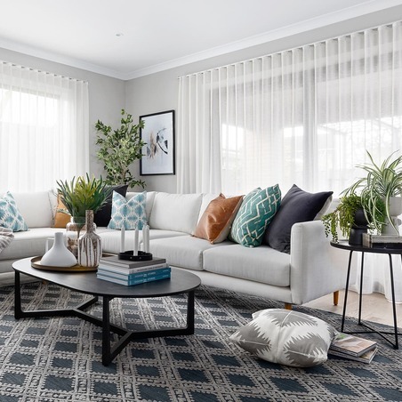 cortinas-valencia-tapicero-gran-via-fernando-catolico-estores-oscurante-concha-colchas-cojines-2023